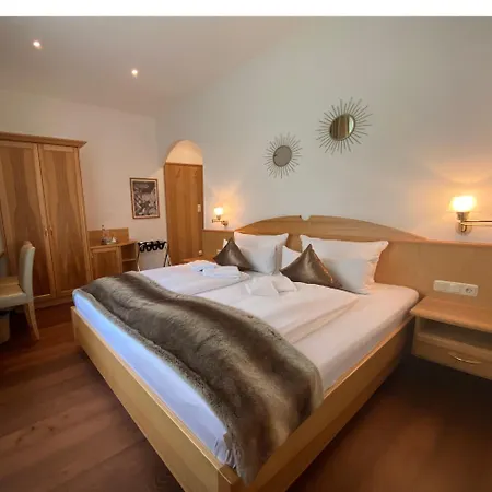 ホテル Strasser テガーンゼー